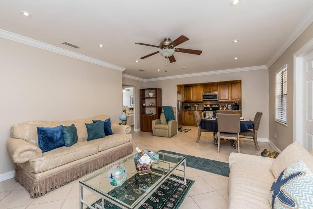 Ocean Vacation Breeze Villa Lantana Exterior photo